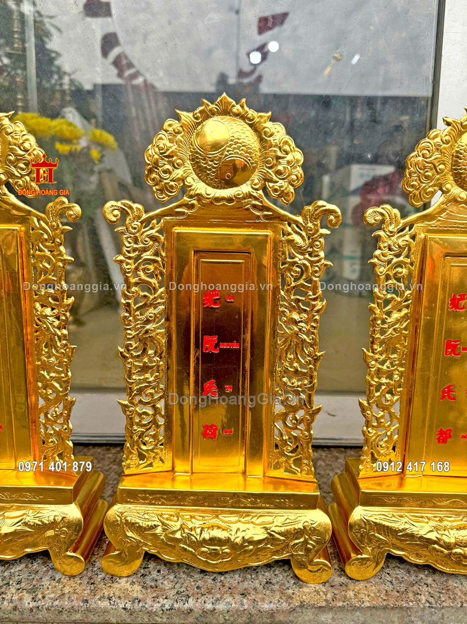 Từng đường nét trên bài vị được chế tác tỉ mỉ và kỹ càng